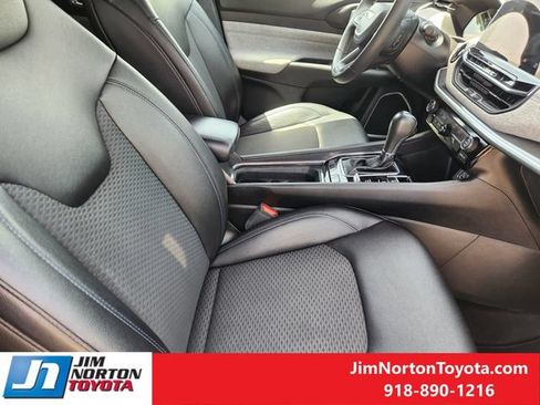 Used 2024 Jeep Compass Latitude AWD/4WD image 15