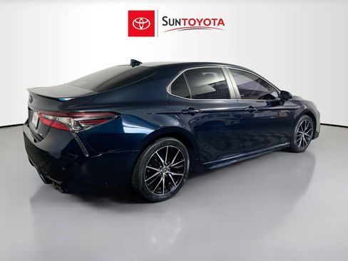 Used 2021 Toyota Camry SE w/ Convenience Package image 4