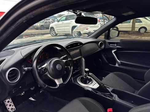 Used 2017 Toyota 86 image 11