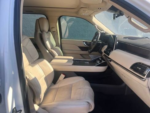 Used 2020 Lincoln Navigator Reserve w/ Luxury Package image 10
