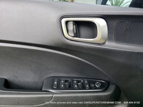 Used 2022 Hyundai Venue SEL FWD image 48