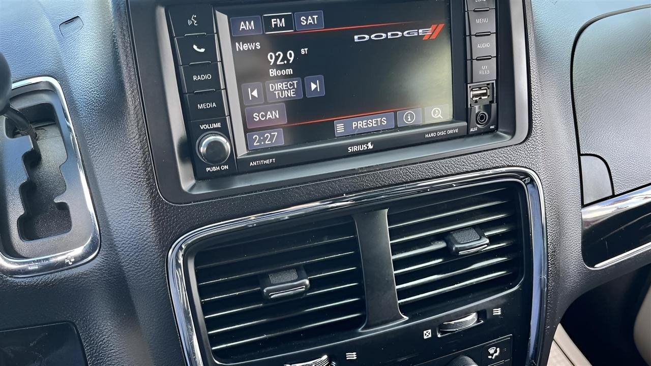 Used 2020 Dodge Grand Caravan SXT FWD image 21