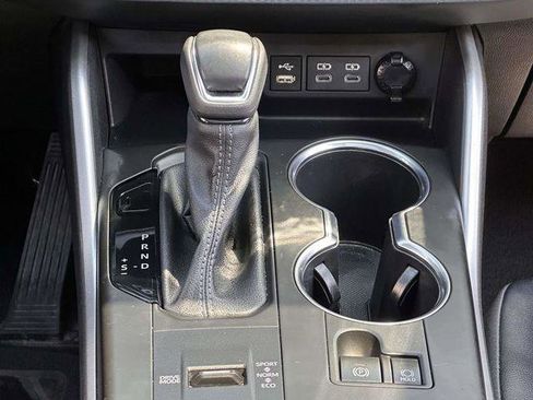 Used 2022 Toyota Highlander XLE AWD/4WD image 21