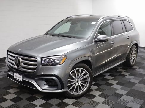 Used 2025 Mercedes-Benz GLS 450 4MATIC image 2