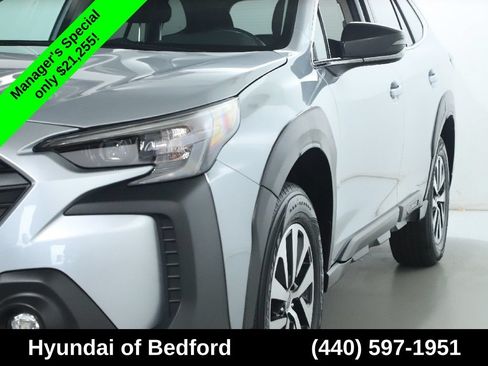 Used 2024 Subaru Outback Premium AWD/4WD image 4