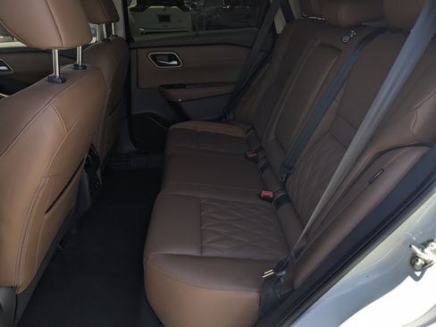 Used 2025 Nissan Rogue Platinum w/ Platinum Premium Package AWD/4WD image 8