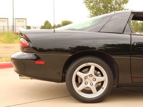 Used 1999 Chevrolet Camaro Z28 w/ SS Performance/Appearance Pkg RWD image 31