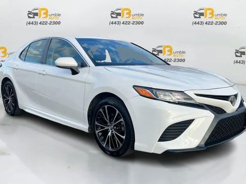 Used 2018 Toyota Camry L image 3