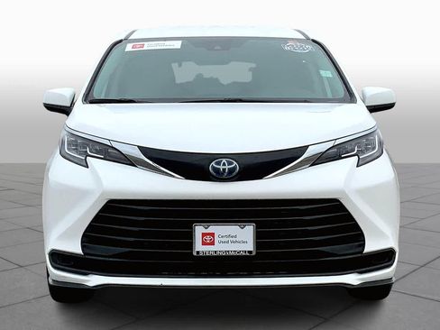 Used 2021 Toyota Sienna LE image 3