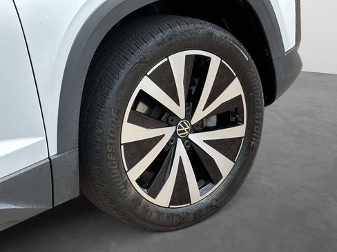 Certified 2022 Volkswagen Taos SE AWD/4WD image 7