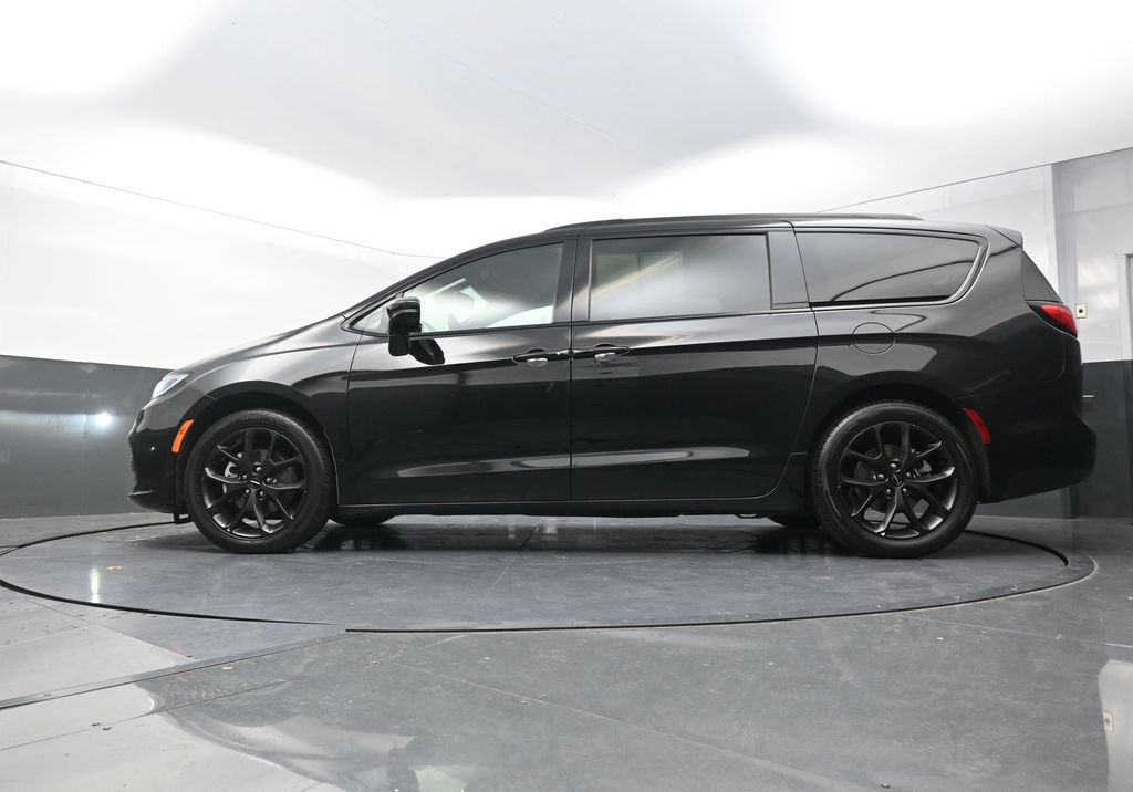 Used 2025 Chrysler Pacifica Limited FWD image 27