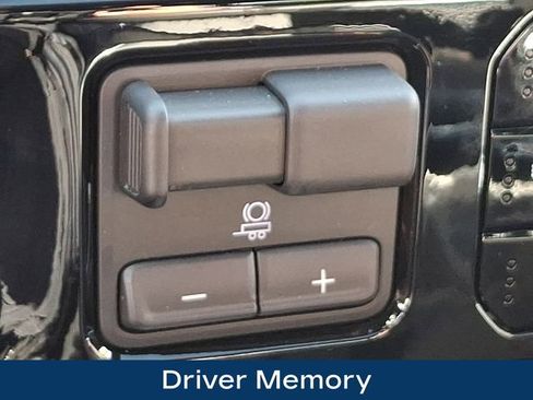 Used 2025 Chevrolet Silverado 1500 High Country w/ Technology Package AWD/4WD image 17