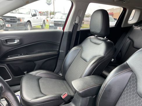 Used 2018 Jeep Compass Latitude w/ Popular Equipment Group AWD/4WD image 10