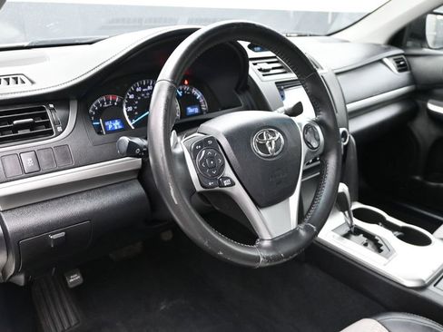 Used 2014 Toyota Camry SE FWD image 19