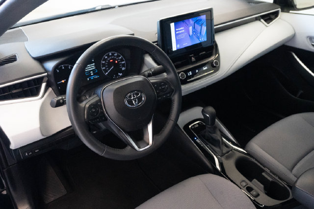 Used 2024 Toyota Corolla SE FWD image 3