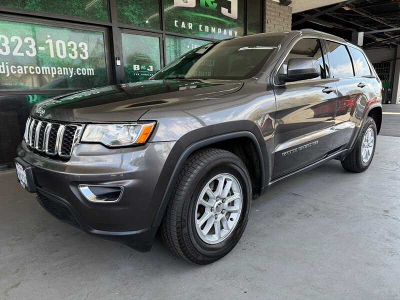 Used 2019 Jeep Grand Cherokee Laredo RWD image 1