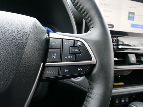 Used 2023 Toyota Highlander Limited image 25