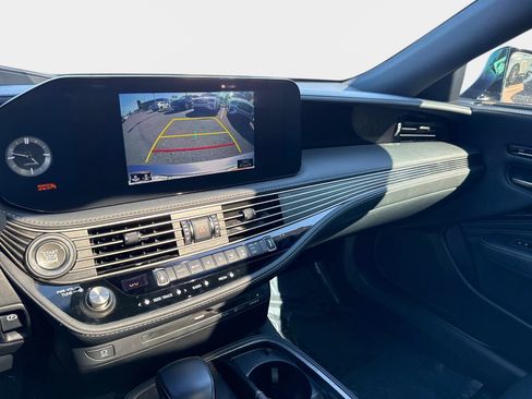 Used 2021 Lexus LS 500 w/ Accessory Package (Z2) image 24