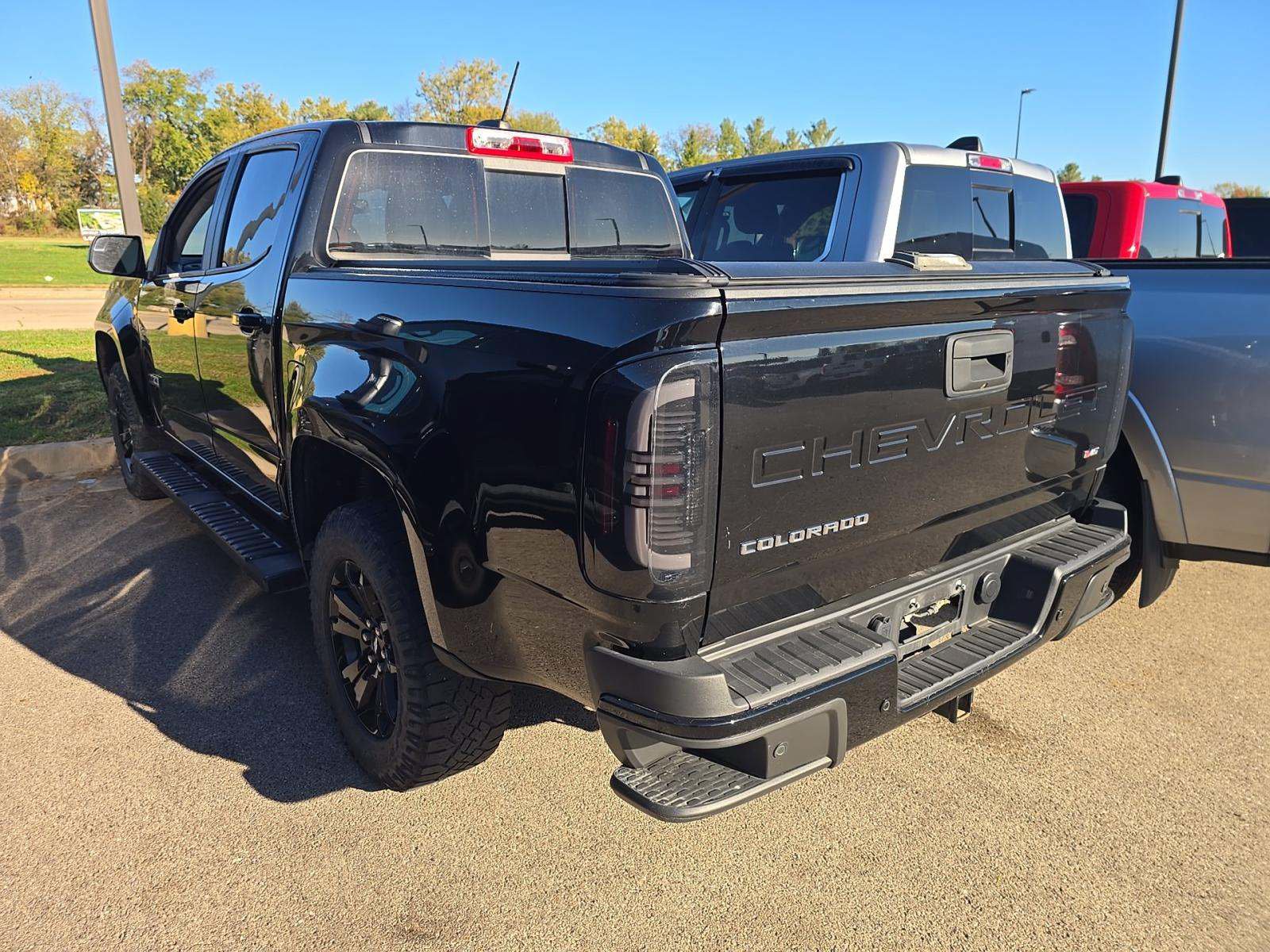 Used 2021 Chevrolet Colorado Z71 w/ Z71 Midnight Edition AWD/4WD image 3