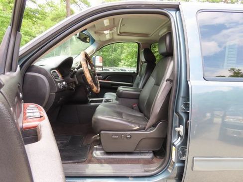 Used 2009 Chevrolet Silverado 2500 LTZ w/ Safety Package AWD/4WD image 19