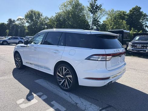 Used 2025 Lincoln Aviator Black Label AWD/4WD image 3