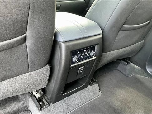 Used 2019 Chevrolet Traverse LT FWD image 10
