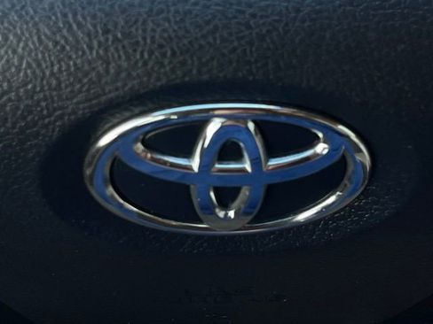 Used 2014 Toyota Camry LE image 16