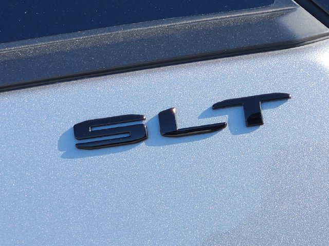 Used 2024 GMC Terrain SLT w/ Elevation Edition FWD image 11