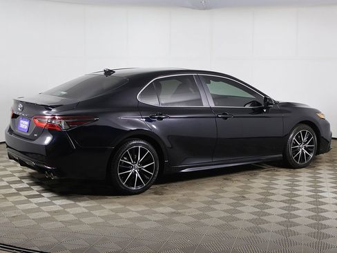 Used 2024 Toyota Camry SE image 9