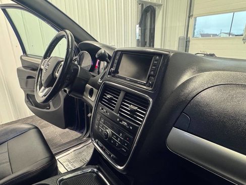 Used 2019 Dodge Grand Caravan GT image 19