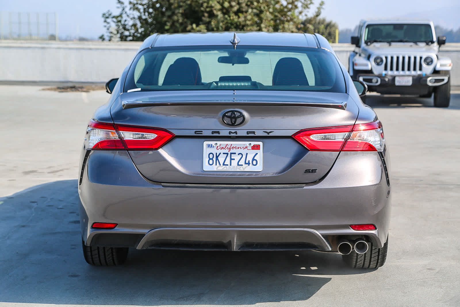 Used 2019 Toyota Camry SE w/ Blackout Package FWD image 6