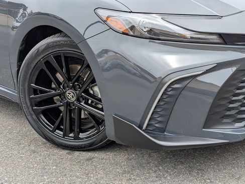 Used 2025 Toyota Camry SE w/ Convenience Package FWD image 10