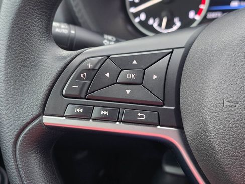 Used 2025 Nissan Sentra SV image 19