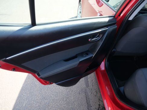 Used 2018 Toyota Corolla LE w/ Carpet Mat Package (TMS) FWD image 17