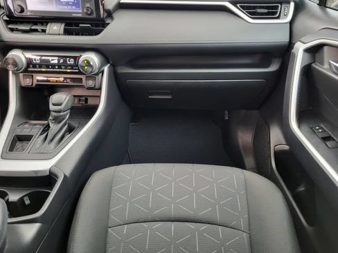 Used 2021 Toyota RAV4 XLE w/ Convenience Package FWD image 28