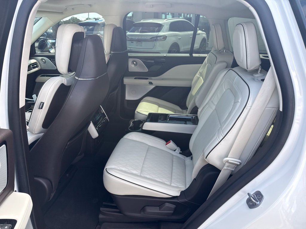 Used 2023 Lincoln Aviator Black Label w/ Class IV Trailer Tow Package AWD/4WD image 13