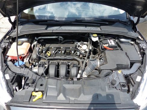 Used 2018 Ford Focus Titanium w/ Titanium Technology Package FWD image 18