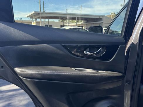 Used 2018 Nissan Rogue SL image 26