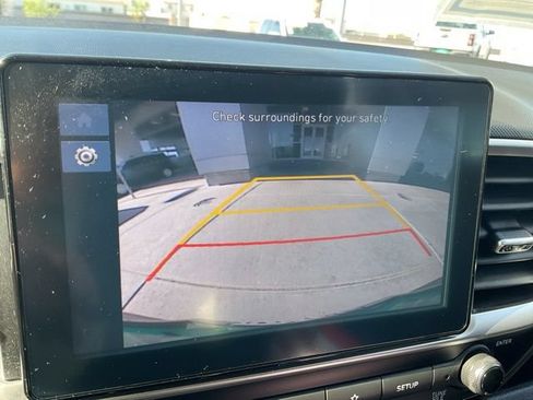 Used 2025 Hyundai Venue SEL FWD image 17