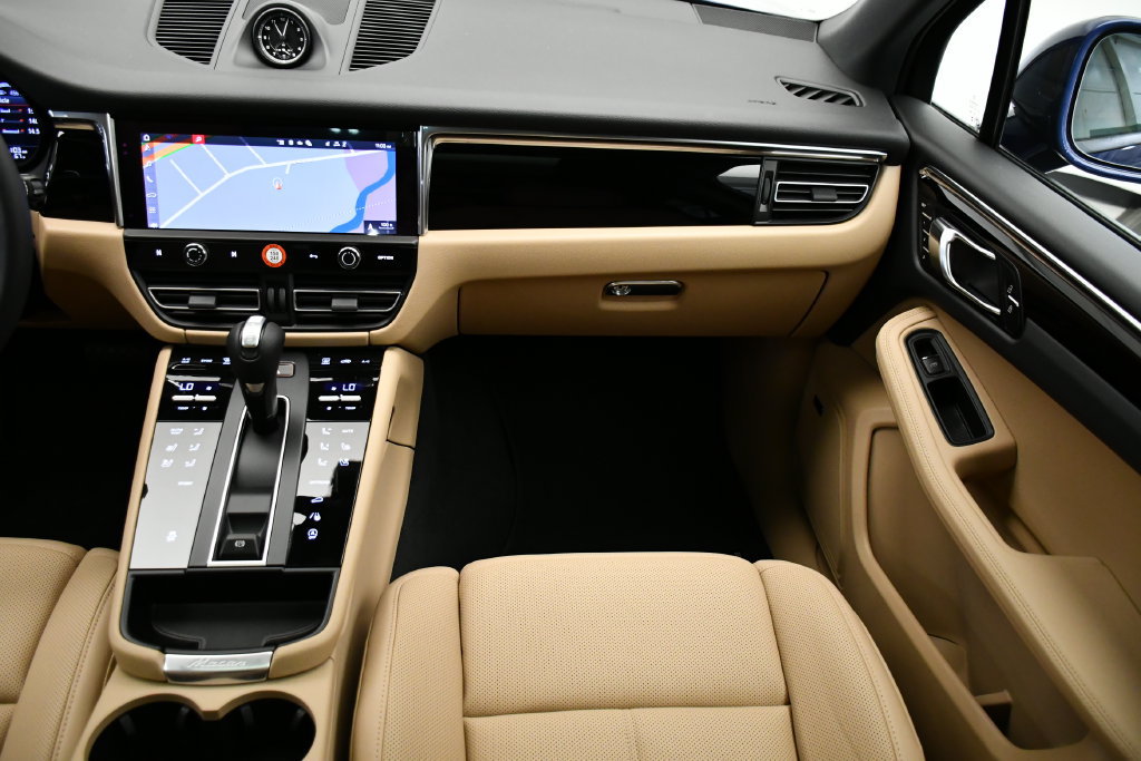 Certified 2026 Porsche Macan Turbo AWD/4WD image 24