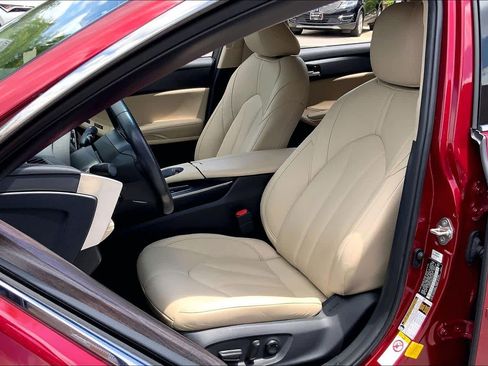 Used 2019 Toyota Avalon XLE w/ Moonroof Package FWD image 8