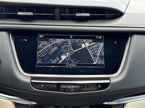 Used 2017 Cadillac XT5 Luxury w/ Driver Awareness Package image 19