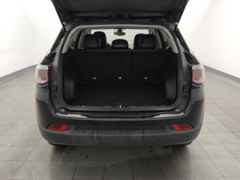Used 2018 Jeep Compass Latitude FWD image 29