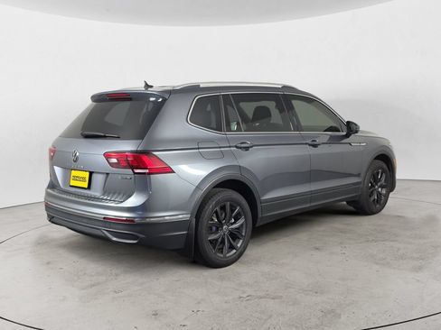 Used 2024 Volkswagen Tiguan SE w/ Panoramic Sunroof Package AWD/4WD image 5