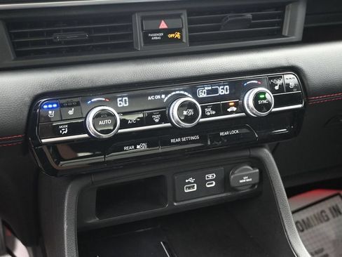 Used 2025 Honda Pilot Black Edition image 13