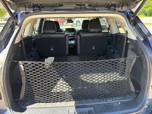 Used 2023 Toyota Highlander XLE AWD/4WD image 17