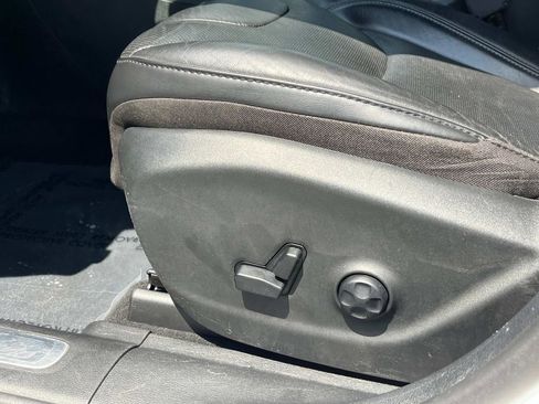 Used 2020 Jeep Cherokee High Altitude image 28