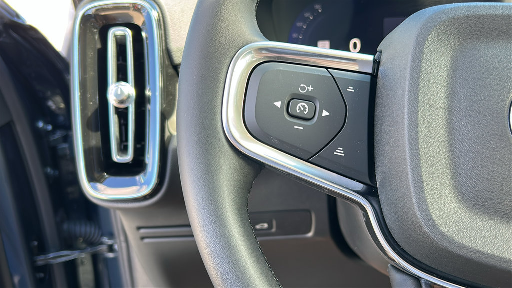 New 2026 Volvo XC40 B5 Core w/ Climate Package AWD/4WD image 13