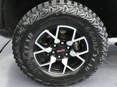 Used 2024 GMC Canyon AT4X AWD/4WD image 22