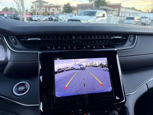 New 2025 Jeep Grand Cherokee Altitude image 22